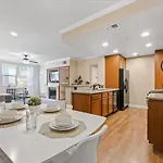 2Br Getaway Pool Gym Basketball Court & Theater Access